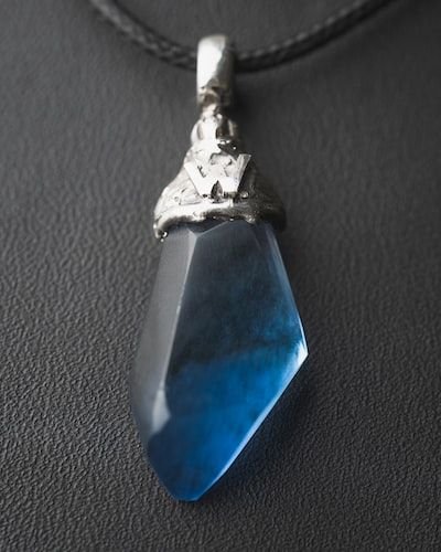 Collier de pierres de lune : quelles sont ses vertus et ses origines ?