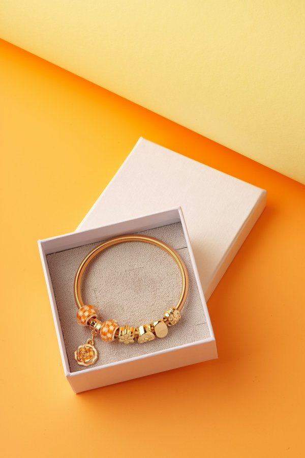 Exprimez votre style avec un jonc en or personnalisable